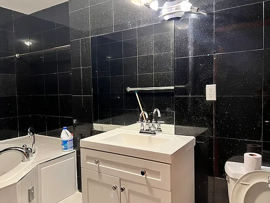 Rented by Gulia Wang, LREB | media 21