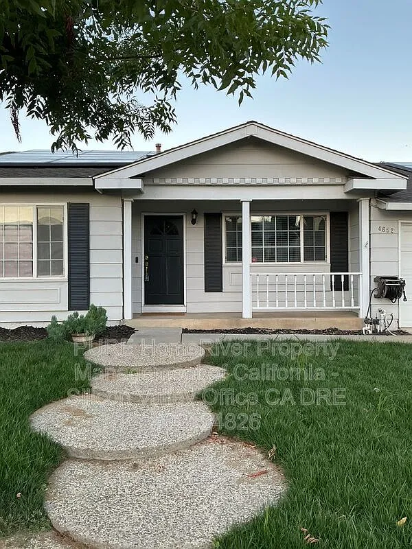 4 bed, 2.0 bath, 2084 sqft, $5,200 — Photo 3