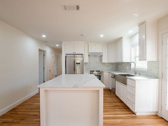 4th image of 2220 Housley Dr