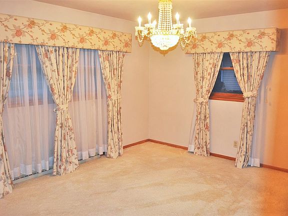 4th image of 54686 Holly Dr
