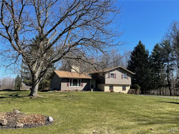 629 Deerfield Dr, Oneida, NY 13421