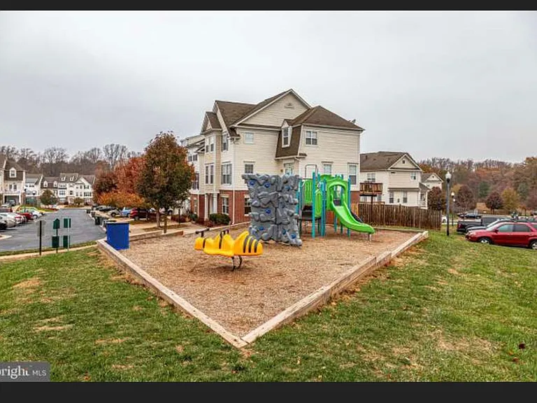 8203 Glade Bank Dr — Photo 9