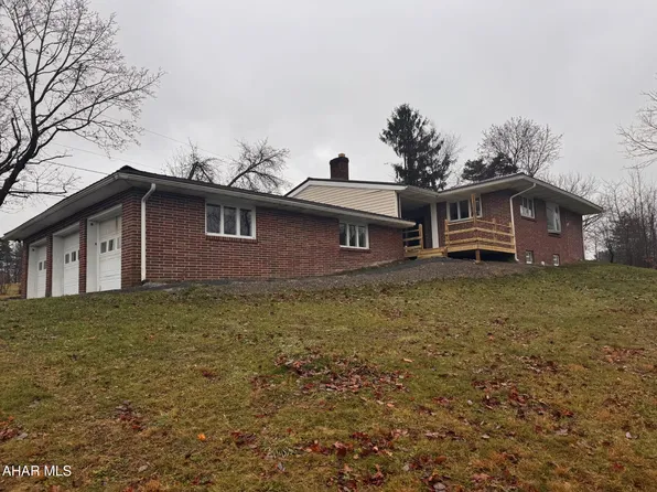 1254 W High St, Ebensburg, PA 15931