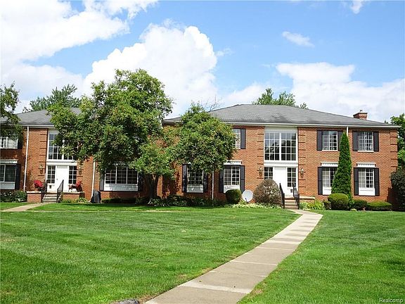 2nd image of 616 E Fox Hills Dr