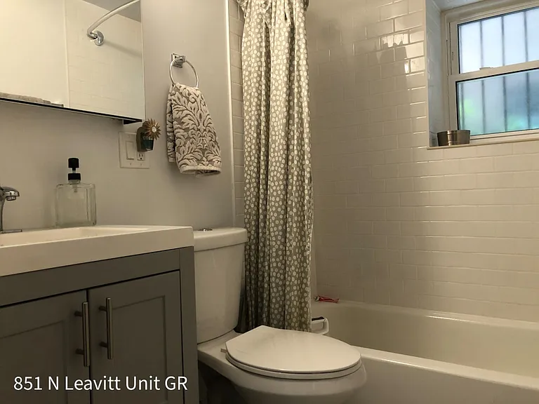 851 N. Leavitt St. — Photo 10