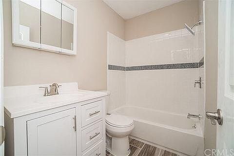 4th image of 1337 W 74th St