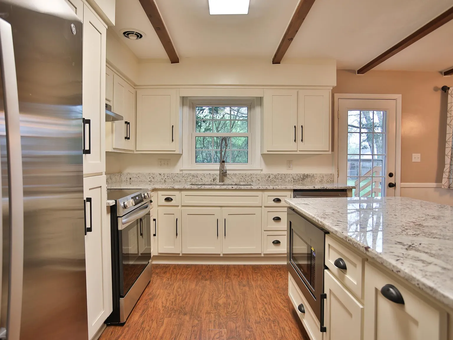 4 bed, 2825 sqft, $2,995 — Photo 2