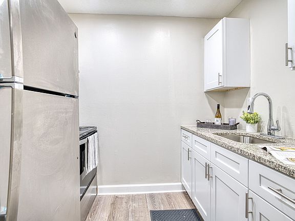 2nd image of 814 SE 5th Ave APT 17