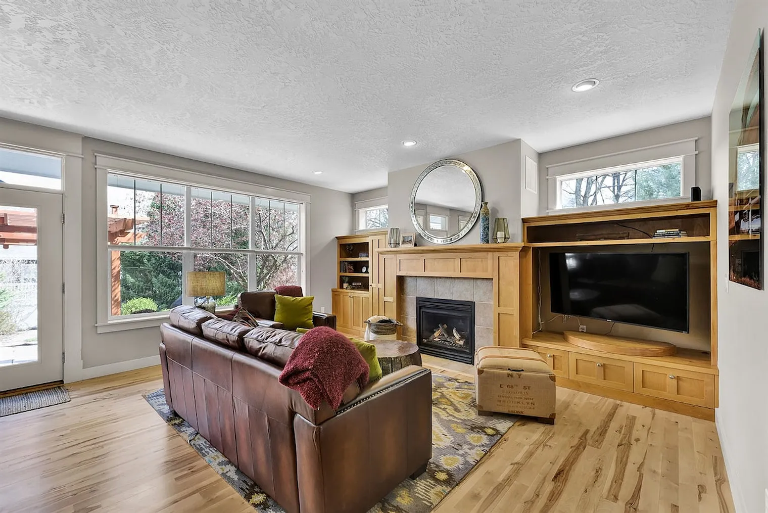 4 bed, 2.5 bath, 2895 sqft, $8,286 — Photo 3