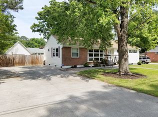 109 Homestead Dr, Colonial Heights, VA