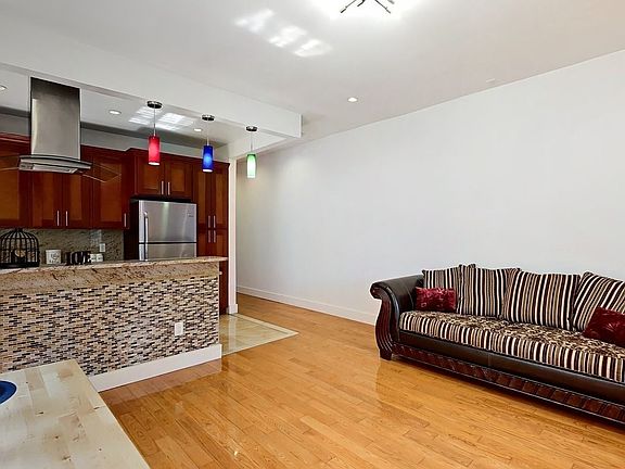 2nd image of 160 Wadsworth Ave APT 506