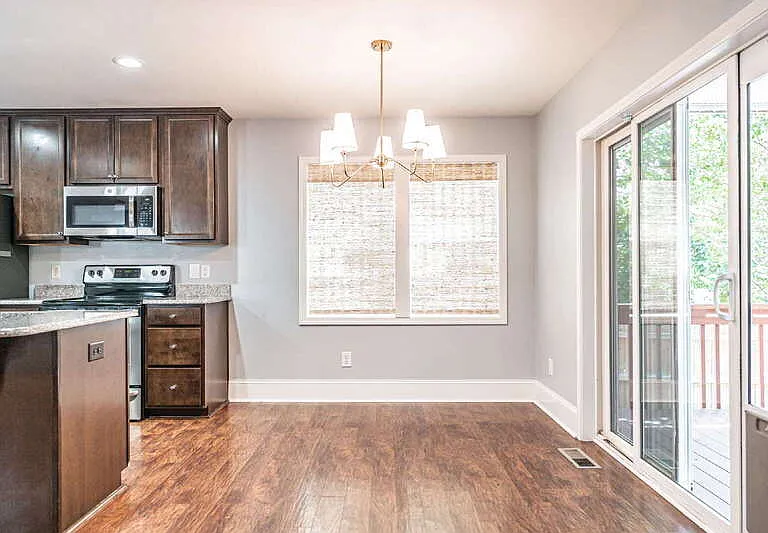 555 N Saylor St — Photo 31