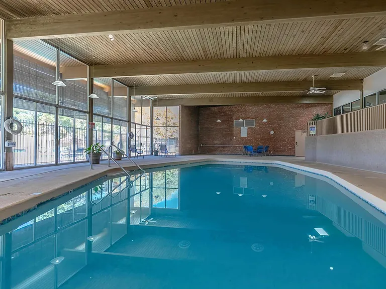 Villa Apartments — Photo 6