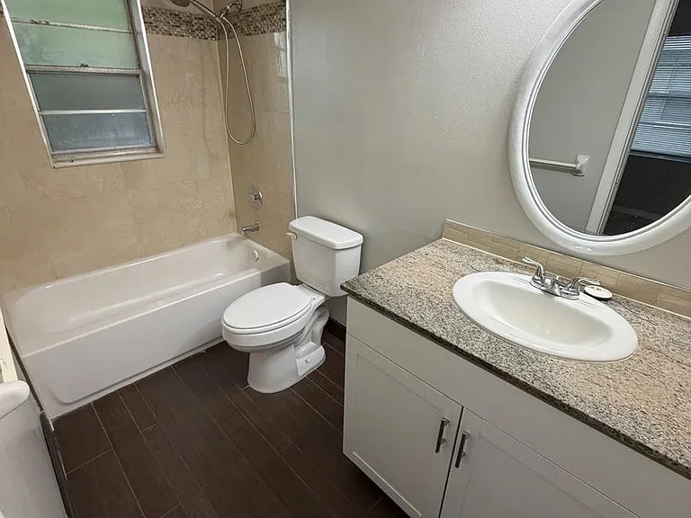 702 SE 47th St #2 — Photo 16