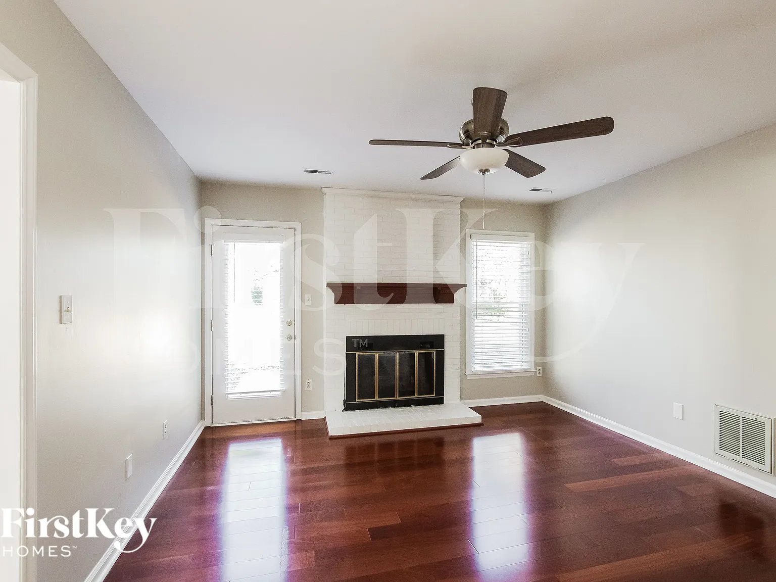 3 bed, 2.0 bath, 1624 sqft, $2,140 — Photo 3