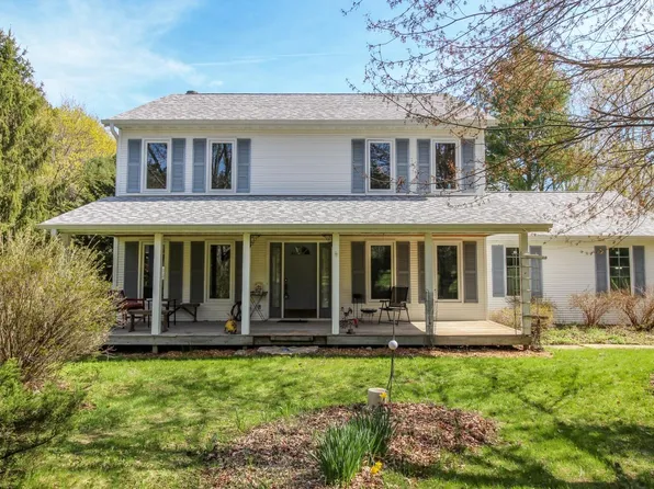 W9570 Henry St, Cambridge, WI 53523