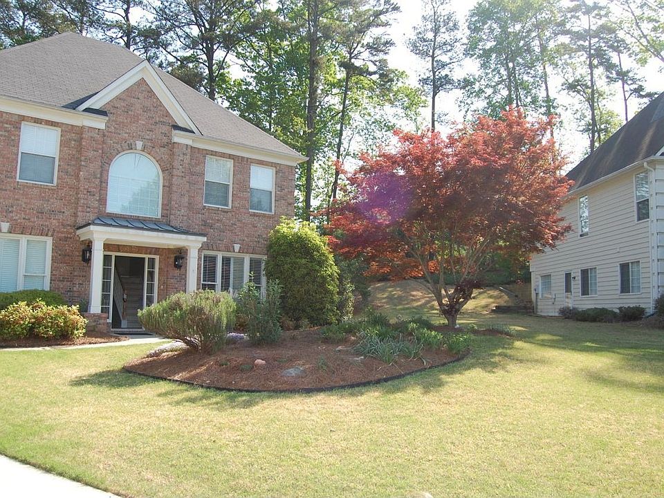 beautiful Japanese Maple in front garden