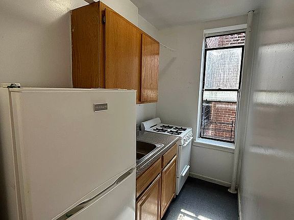 4th image of 667 E 233rd St APT 6C