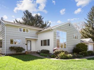 6 Crocus Ln, Norwalk, CT 06851