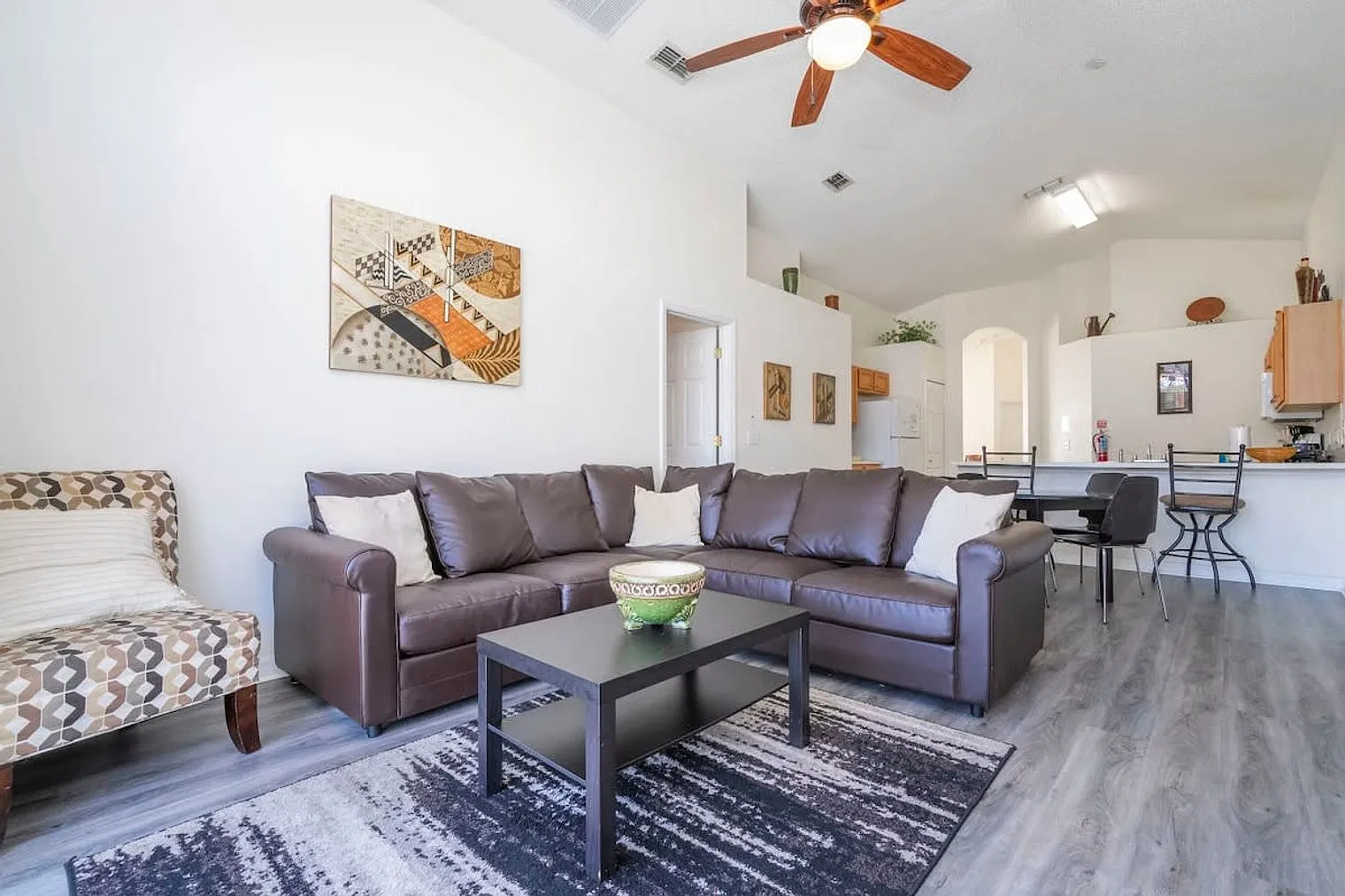 5 bed, 3.0 bath, 1937 sqft, $3,960 — Photo 3