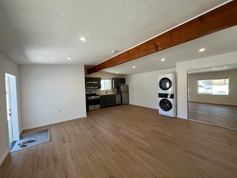 5333 Daisy Ave #B — Photo 4