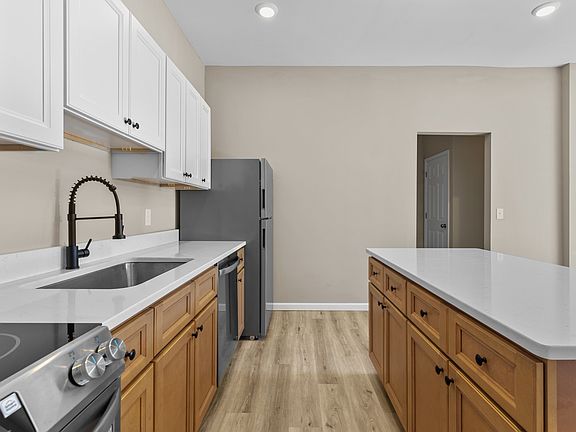 5th image of 3166 Oregon Ave #1N