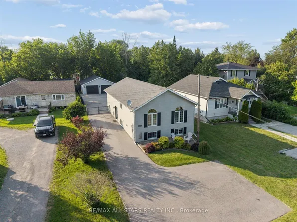 1008 Metro Rd N, Georgina, ON L4P 3E9