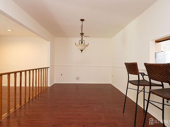 5th image of 32 Lafayette Ct