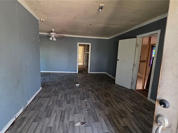 4th image of 328 W Avenue D