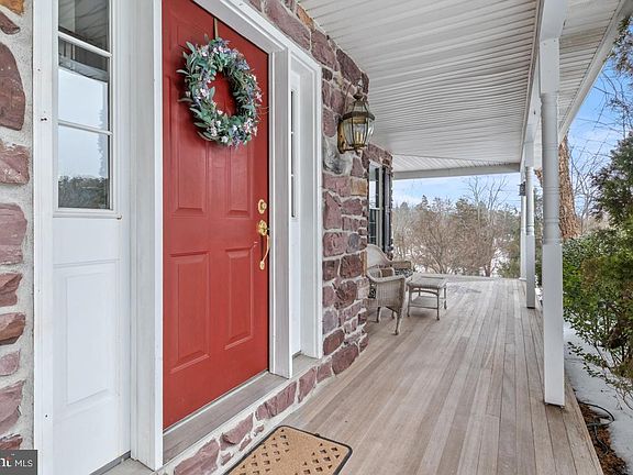 4th image of 95 Cowpath Rd