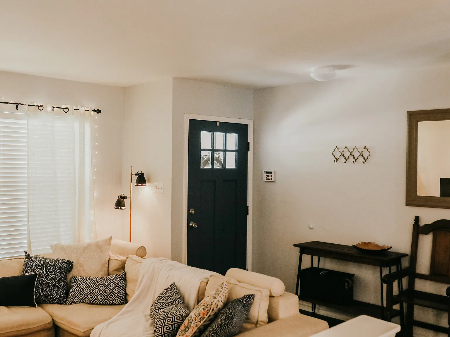 3 bed, 1129 sqft, $2,500 — Photo 2