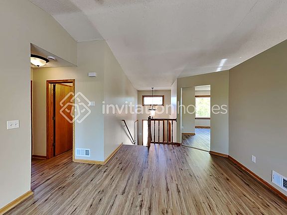 4th image of 5553 Vinewood Ln N
