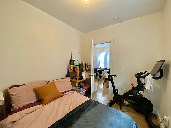 3rd image of 552 Lincoln Pl #E