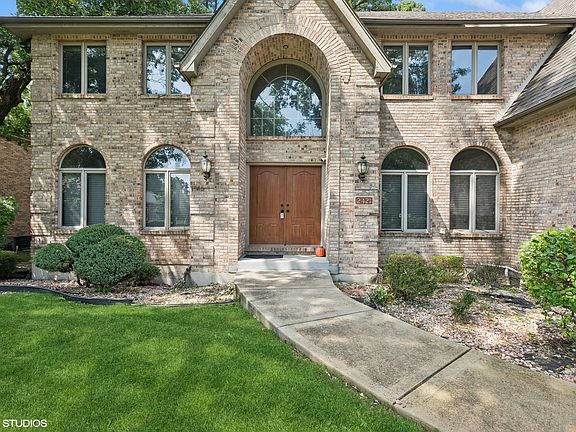 4th image of 2421 Saint Andrews Dr