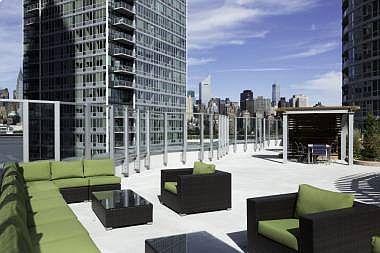 4th image of 4545 Center Blvd