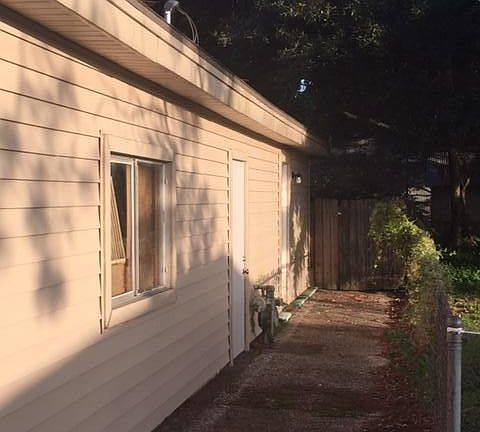 2nd image of 1304 Versailles Cres