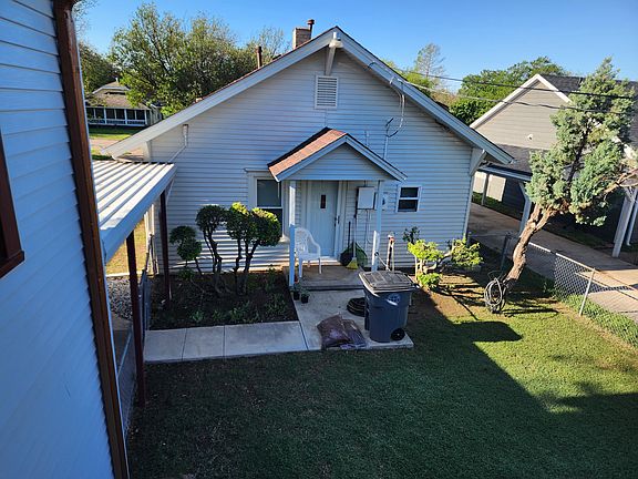 4th image of 809 NW Bell Ave