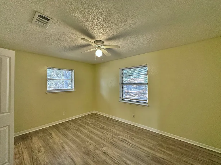1505 S Ws Young Dr — Photo 26