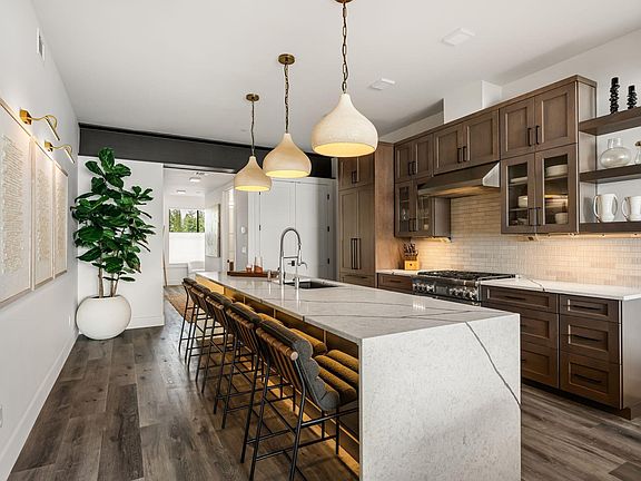 5th image of 802 Sandpoint Ave #8301
