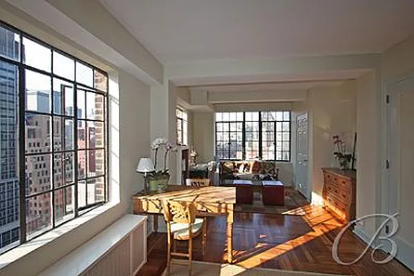 Sold by Bellmarc Realty | media 15