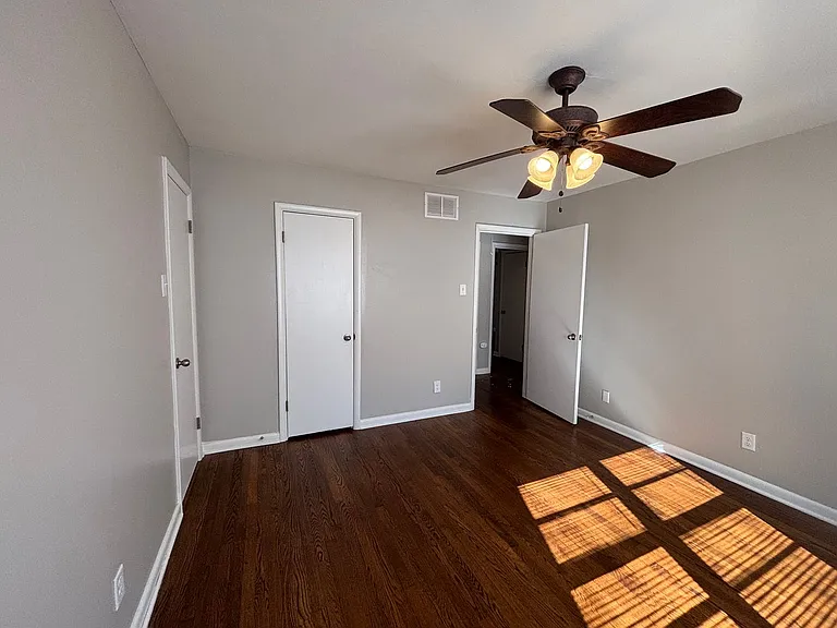 4623 Violet Ave — Photo 5