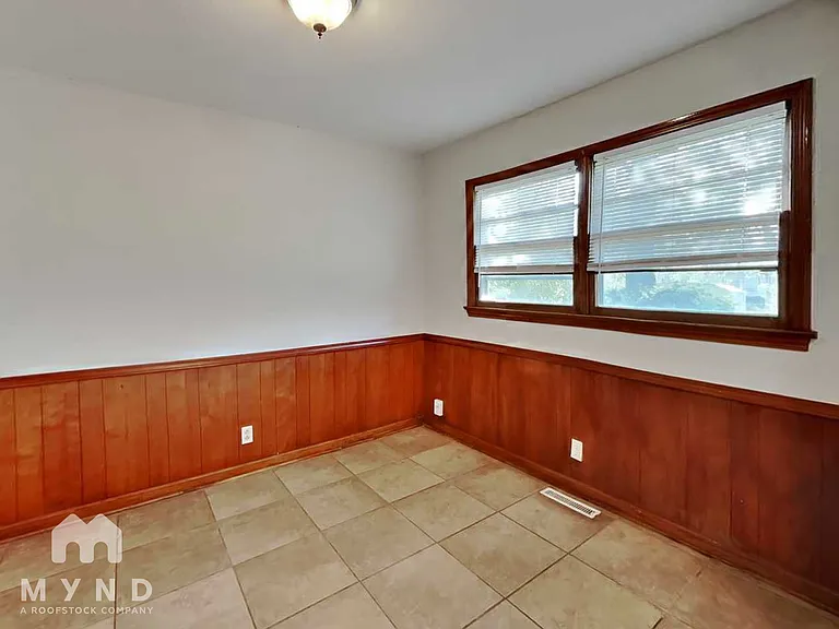 1966 S Mayfair Ave — Photo 12
