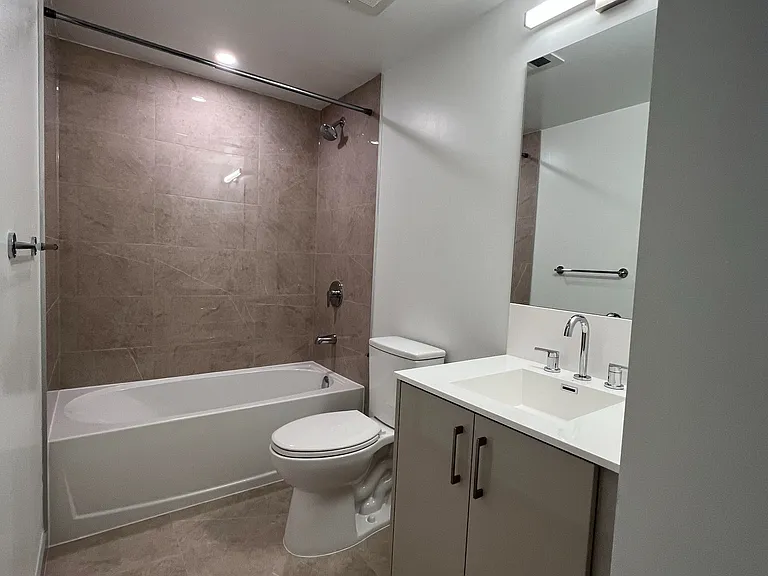 4010 Eglinton Ave W #516 — Photo 8