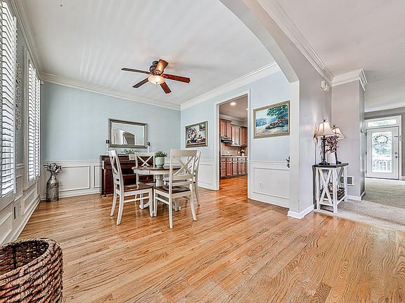 3rd image of 107 Laurel St
