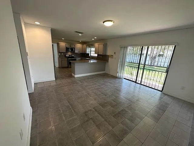 3 bed, 2206 sqft, $3,800 — Photo 3