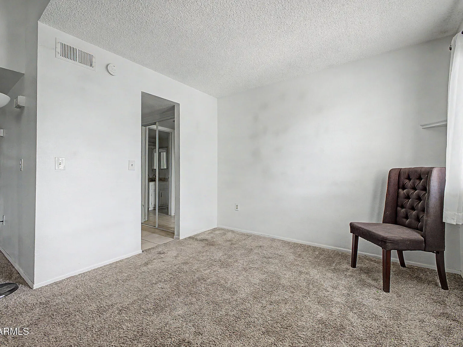 1 bed, 1.0 bath, 520 sqft, $999 — Photo 2