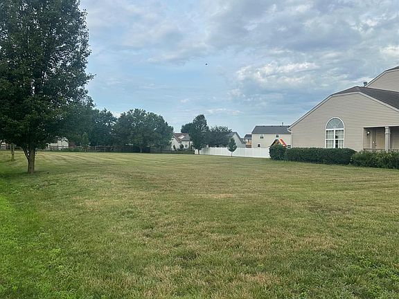 2nd image of 831 Greenwood Ln