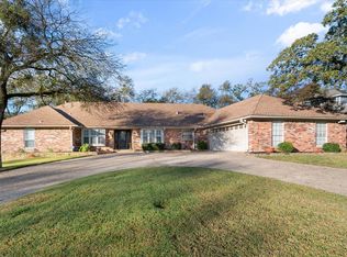 820 Newport Rd, Fort Worth, TX 76120