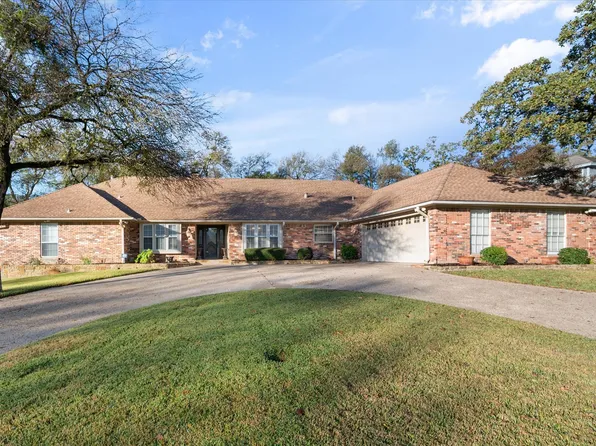 820 Newport Rd, Fort Worth, TX 76120