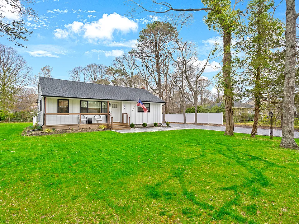 104 W Tiana Rd